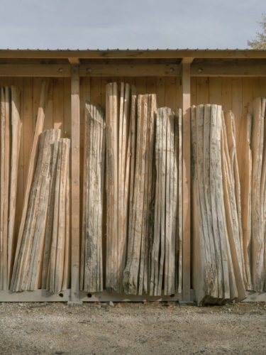 Construire avec le bois du site