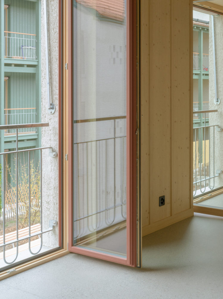 Avusy bâtiment public vue intérieur menuiserie fenêtre détail