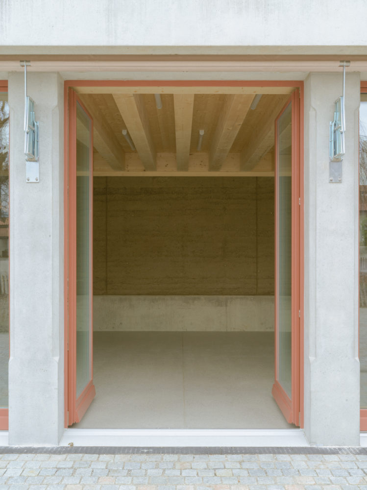Avusy bâtiment public vue extérieur menuiserie store