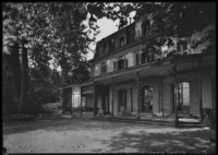 image d'archive du château de penthes côté cour - Bibliothèque de Genève/Centre d'iconographie Genevoise, photos Boissonnas, 1926