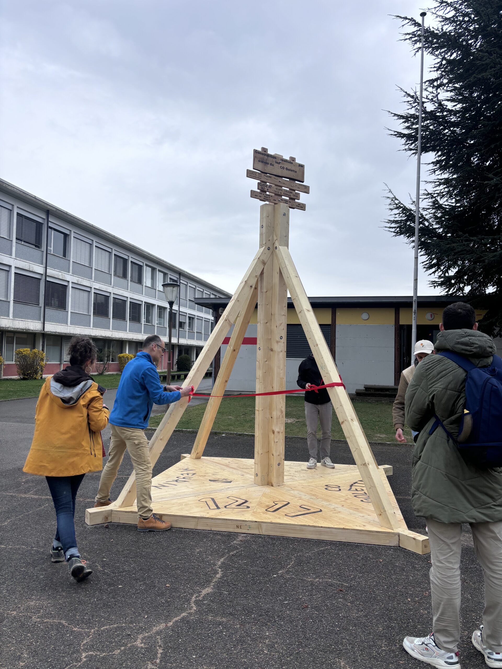 Totem en bois de la Golette
