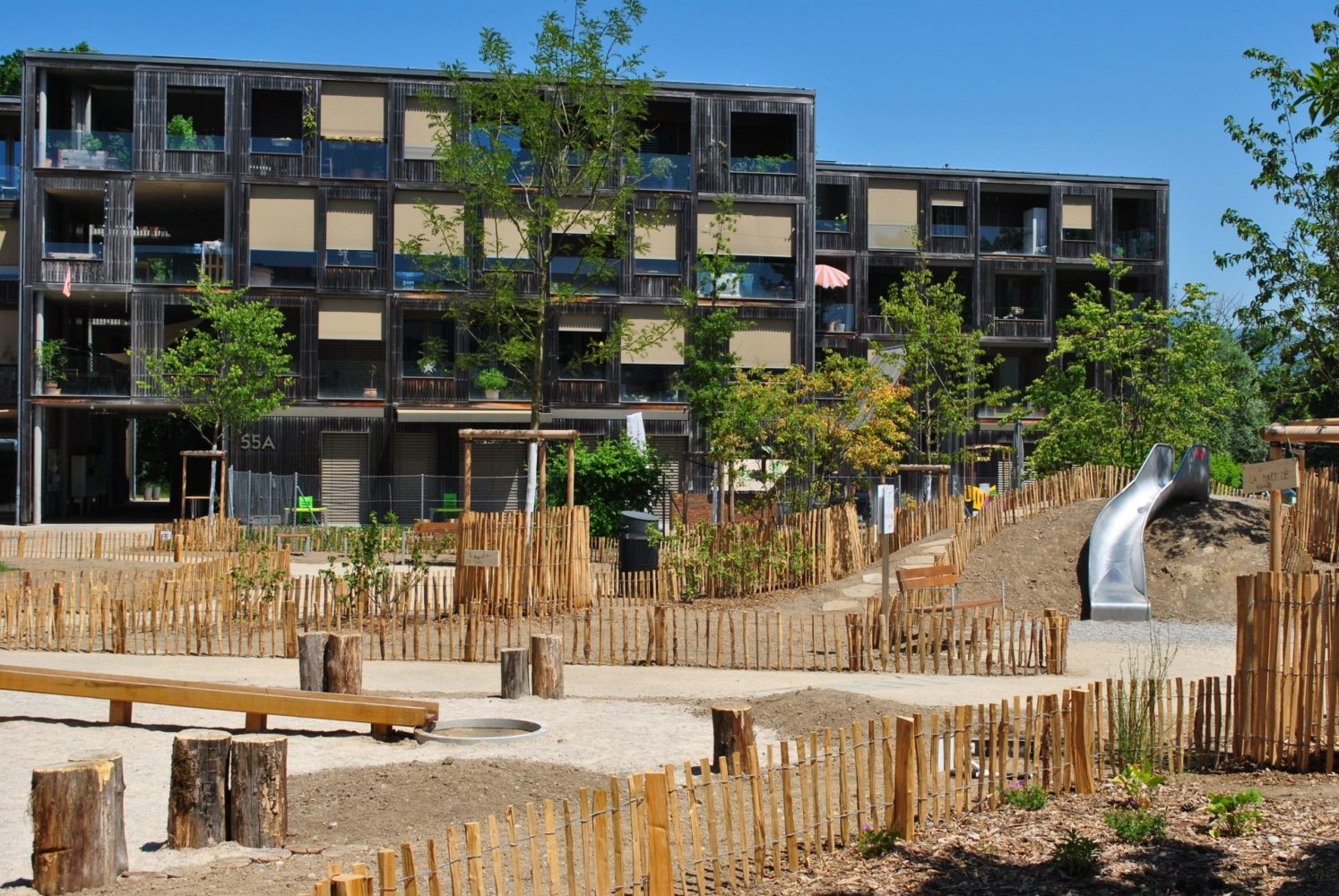 Désimperméabilisation et végétalisation de la place Rigaud, aire de jeux