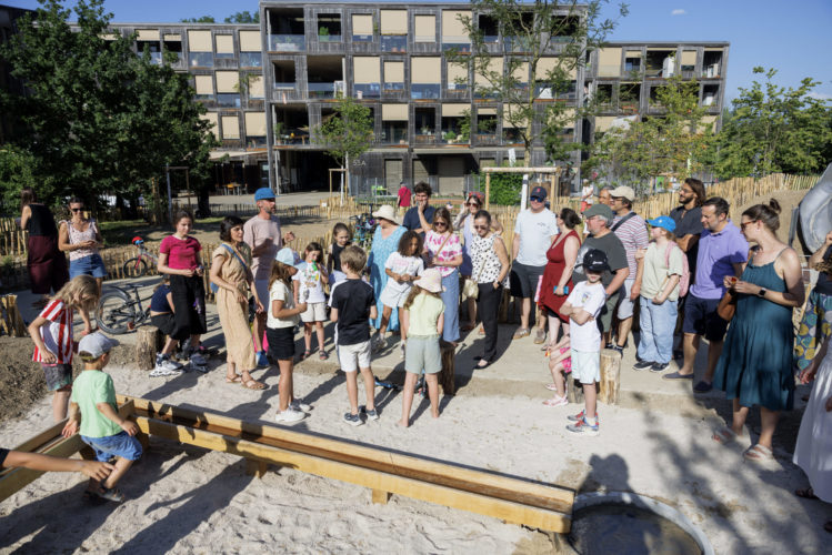 Désimperméabilisation et végétalisation de la place Rigaud, inauguration