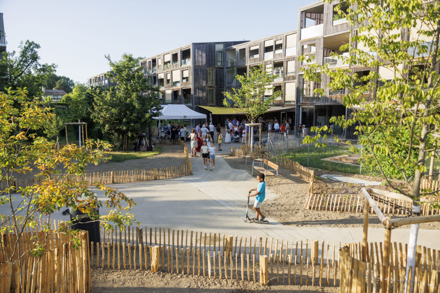 Désimperméabilisation et végétalisation de la place Rigaud, inauguration